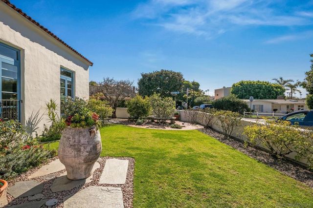 7227 Olivetas Ave, La Jolla, CA 92037