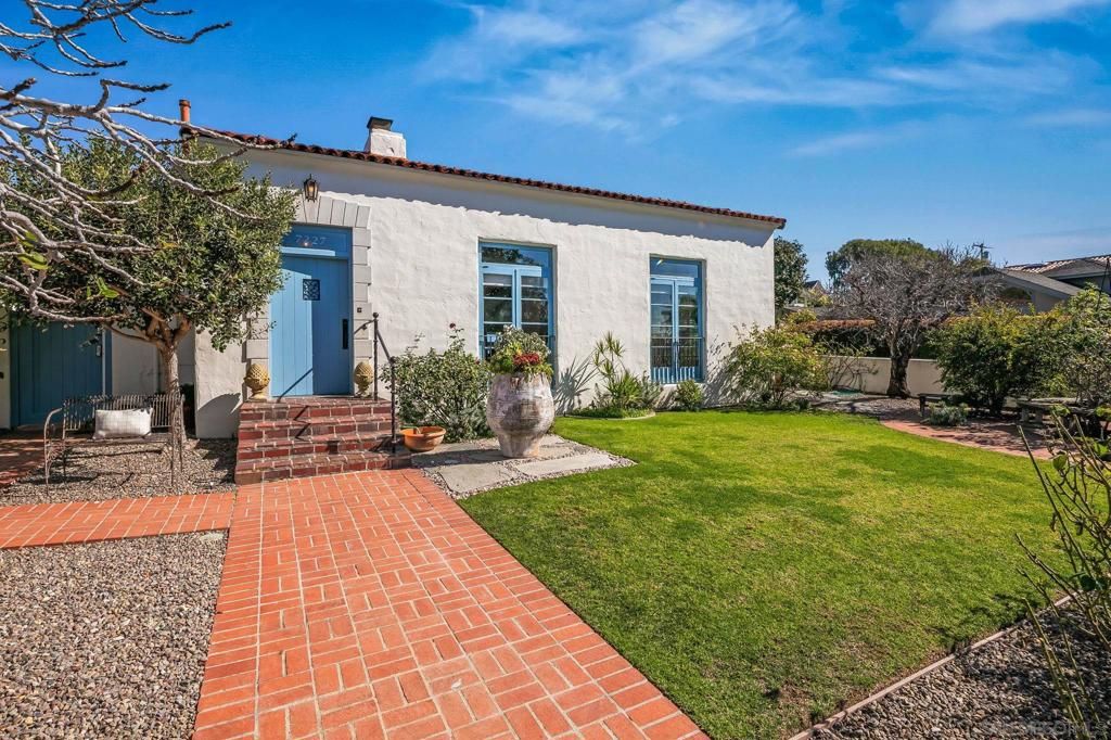 7227 Olivetas Ave, La Jolla, CA 92037