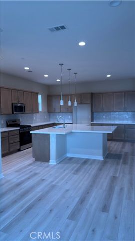 6438 Castle Crags Avenue, Hesperia, CA 92345