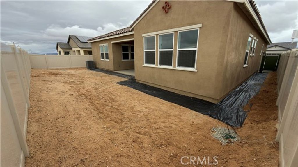 6438 Castle Crags Avenue, Hesperia, CA 92345