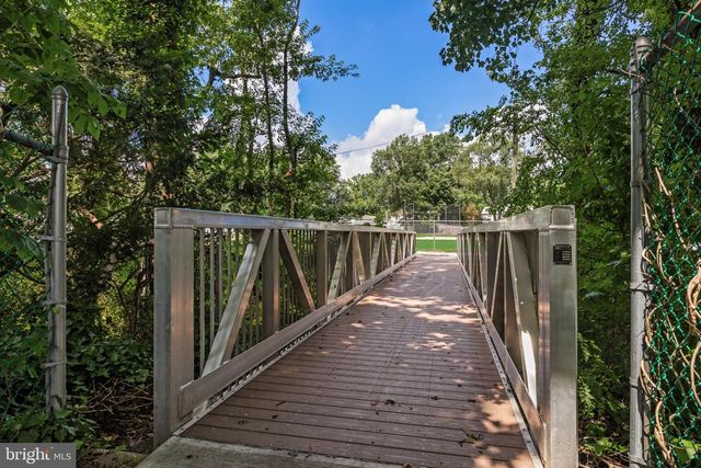 38 KNOLLWOOD DR, Cherry Hill, NJ 08002