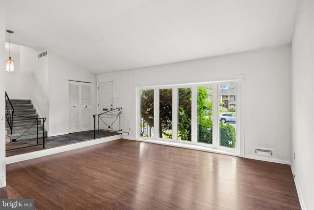 38 KNOLLWOOD DR, Cherry Hill, NJ 08002