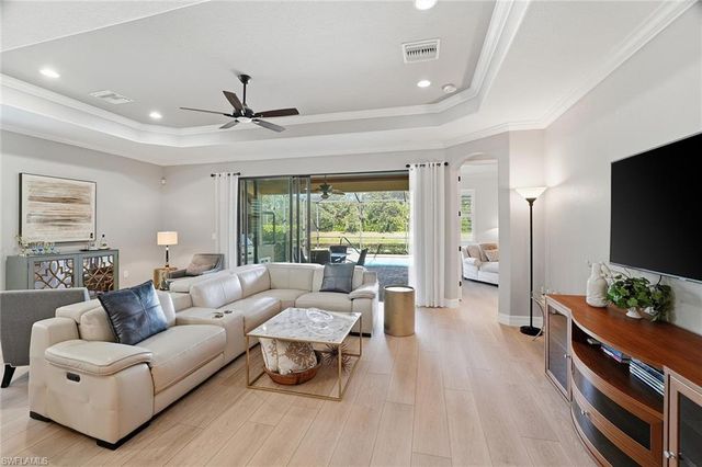 2906 Aviamar CIR, Naples, FL 34114