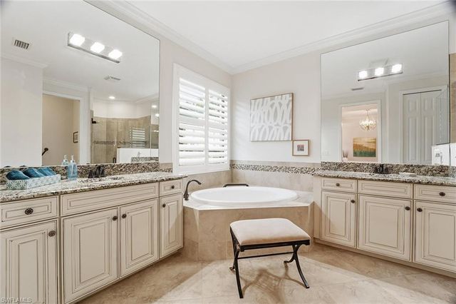 2906 Aviamar CIR, Naples, FL 34114