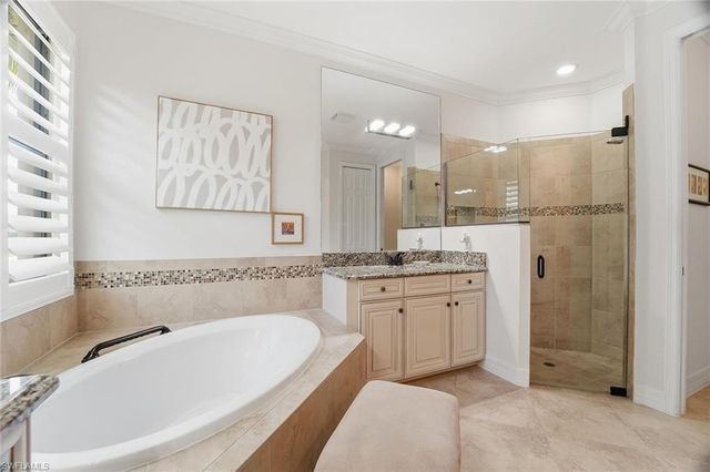 2906 Aviamar CIR, Naples, FL 34114