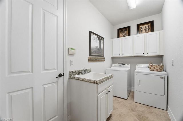 2906 Aviamar CIR, Naples, FL 34114