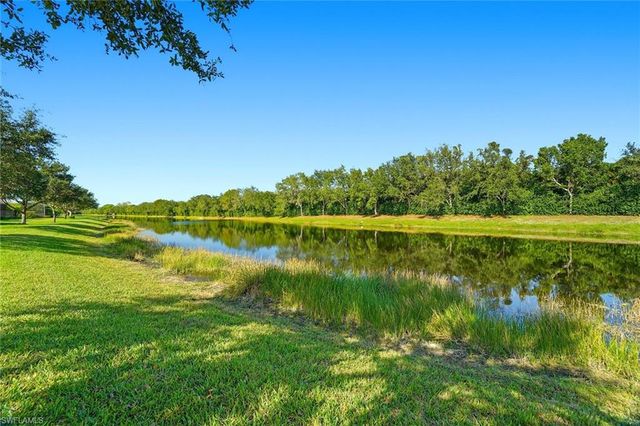 2906 Aviamar CIR, Naples, FL 34114