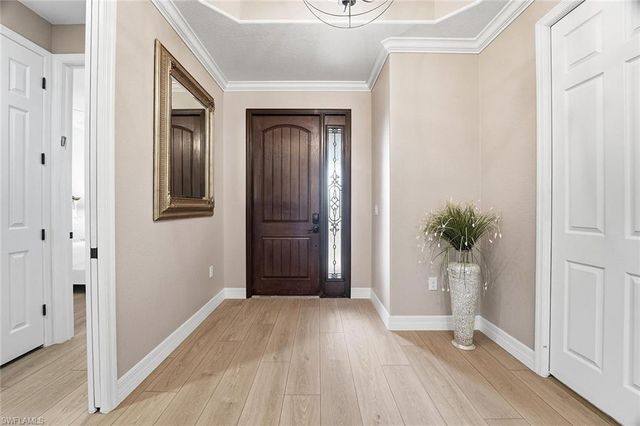 2906 Aviamar CIR, Naples, FL 34114