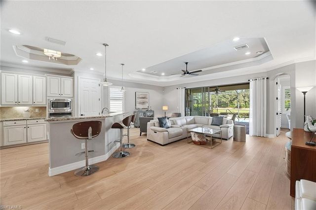 2906 Aviamar CIR, Naples, FL 34114