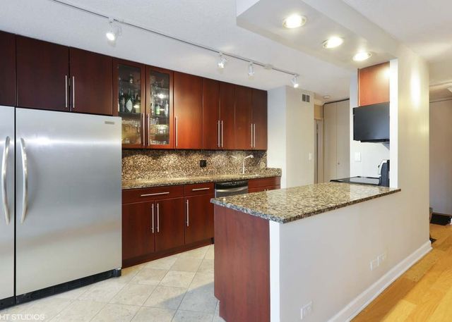 3150 N SHERIDAN Road 24B, Chicago, IL 60657