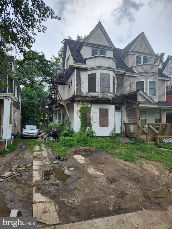 823 CARTERET AVE, Trenton, NJ 08618