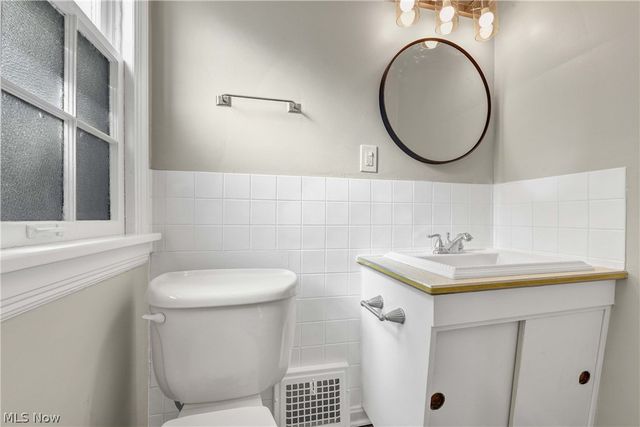 1031 Pennfield Road, Cleveland Heights, OH 44121