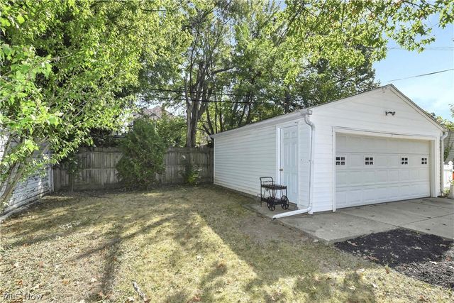 1031 Pennfield Road, Cleveland Heights, OH 44121