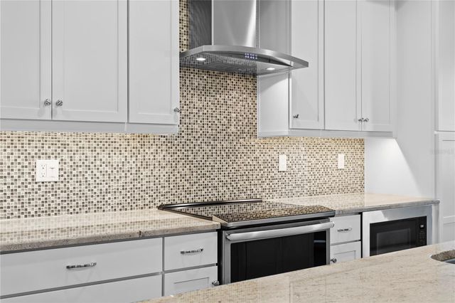 412 REGENT LANE N, St Petersburg, FL 33701