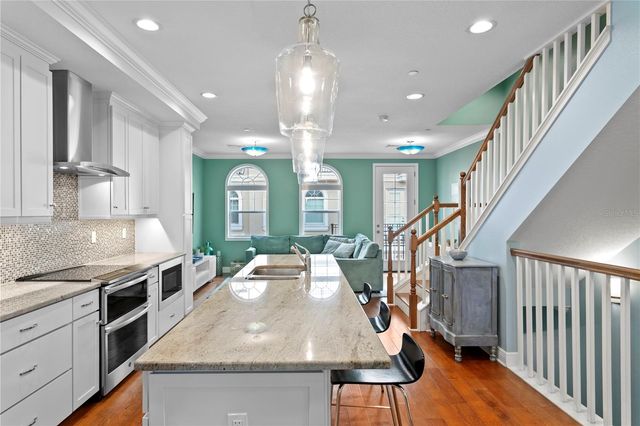 412 REGENT LANE N, St Petersburg, FL 33701