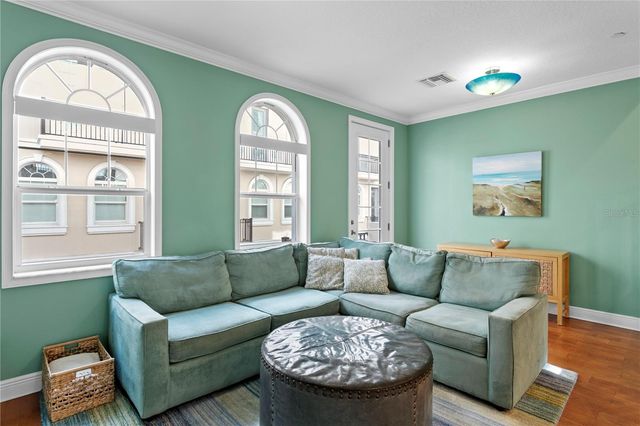 412 REGENT LANE N, St Petersburg, FL 33701