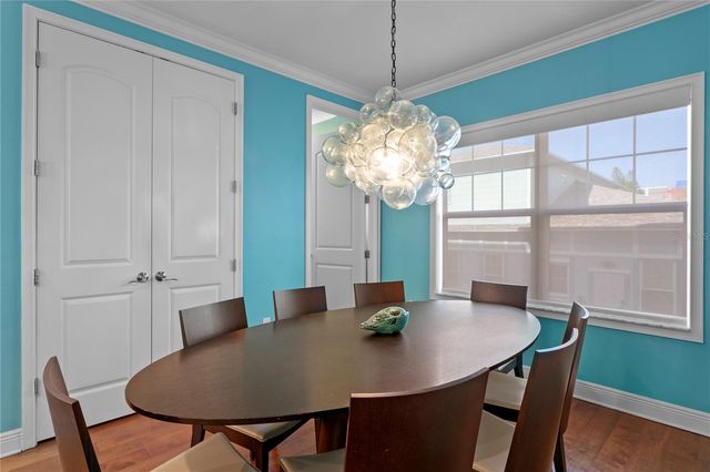 412 REGENT LANE N, St Petersburg, FL 33701