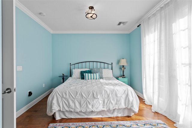 412 REGENT LANE N, St Petersburg, FL 33701