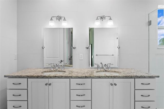 412 REGENT LANE N, St Petersburg, FL 33701