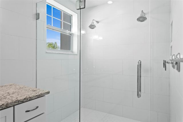 412 REGENT LANE N, St Petersburg, FL 33701