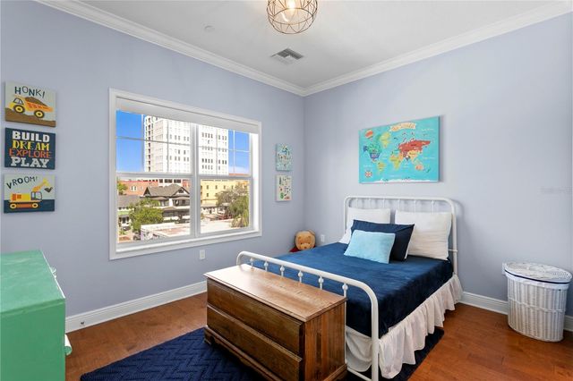 412 REGENT LANE N, St Petersburg, FL 33701