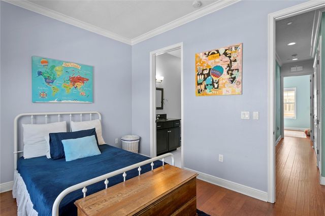 412 REGENT LANE N, St Petersburg, FL 33701