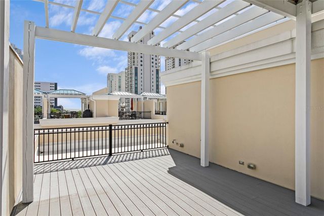 412 REGENT LANE N, St Petersburg, FL 33701