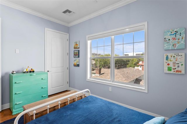 412 REGENT LANE N, St Petersburg, FL 33701