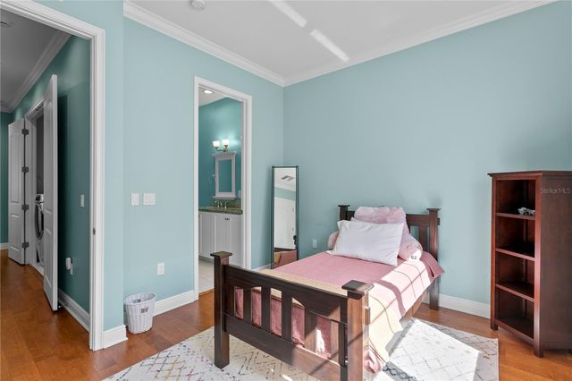 412 REGENT LANE N, St Petersburg, FL 33701