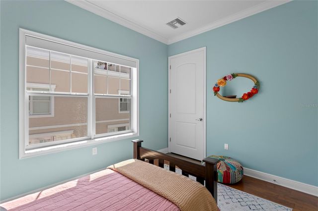 412 REGENT LANE N, St Petersburg, FL 33701