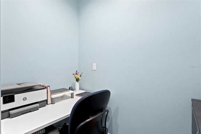 412 REGENT LANE N, St Petersburg, FL 33701