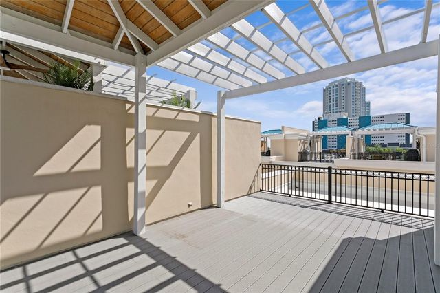 412 REGENT LANE N, St Petersburg, FL 33701