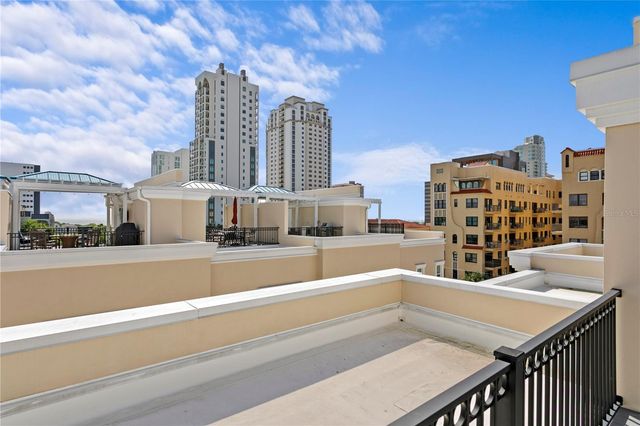 412 REGENT LANE N, St Petersburg, FL 33701