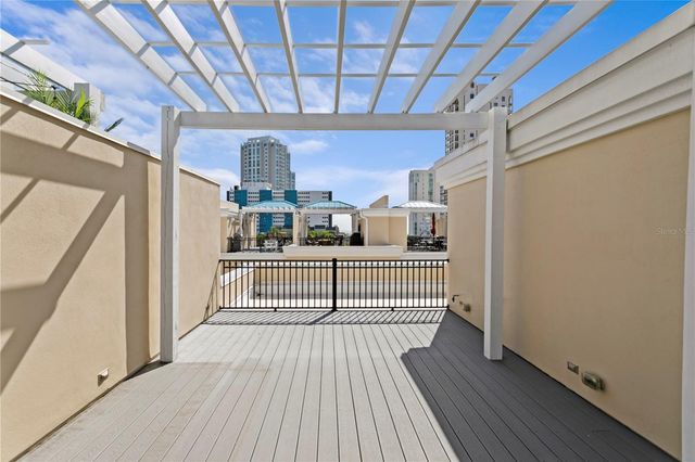 412 REGENT LANE N, St Petersburg, FL 33701