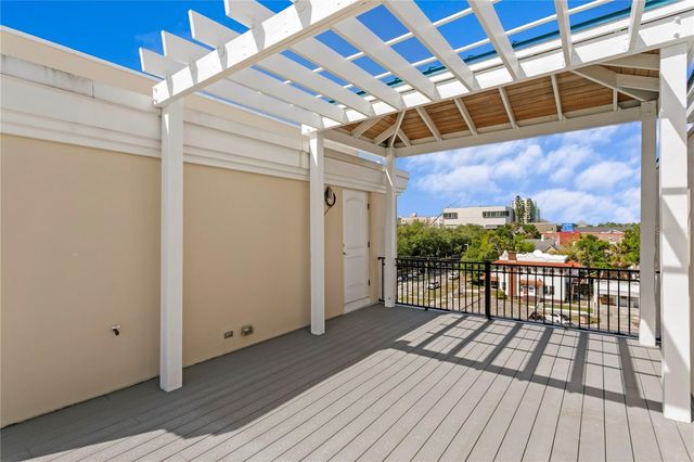 412 REGENT LANE N, St Petersburg, FL 33701