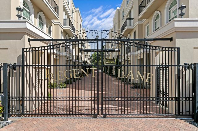 412 REGENT LANE N, St Petersburg, FL 33701