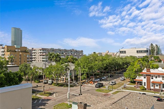 412 REGENT LANE N, St Petersburg, FL 33701