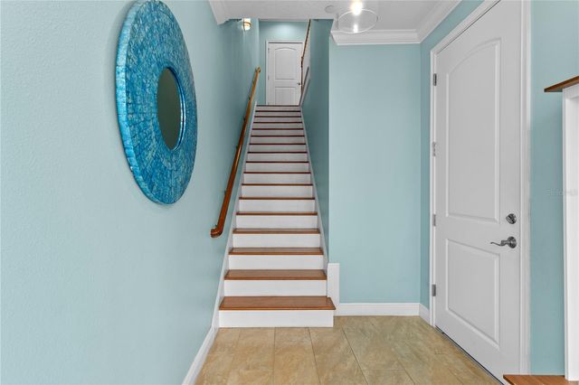 412 REGENT LANE N, St Petersburg, FL 33701