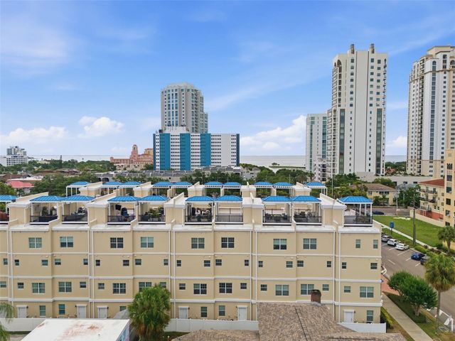 412 REGENT LANE N, St Petersburg, FL 33701