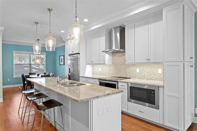 412 REGENT LANE N, St Petersburg, FL 33701