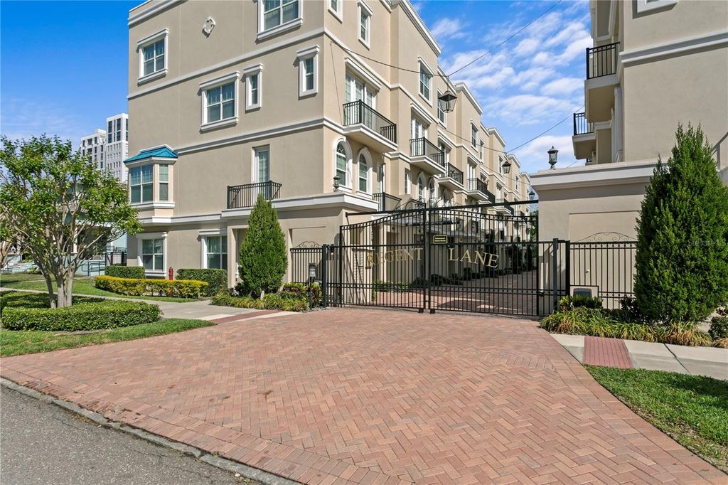 412 REGENT LANE N, St Petersburg, FL 33701