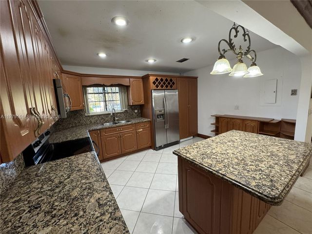 19750 Cypress Ct, Hialeah, FL 33015