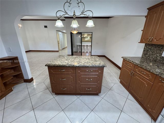 19750 Cypress Ct, Hialeah, FL 33015