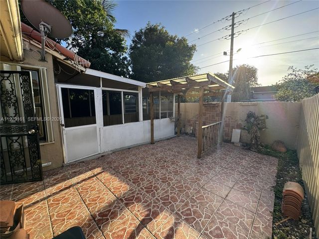 19750 Cypress Ct, Hialeah, FL 33015