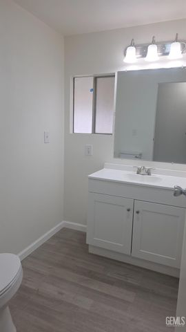 33 Tee Lane, Bakersfield, CA 93308