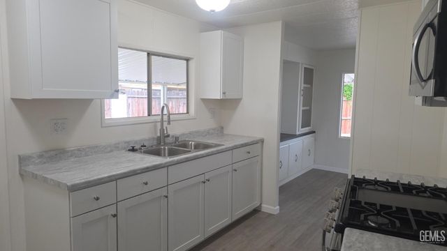 33 Tee Lane, Bakersfield, CA 93308