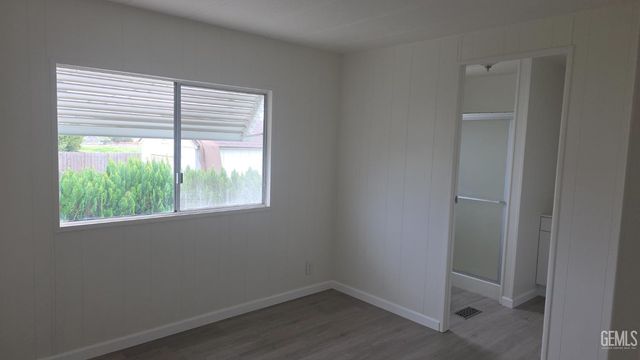 33 Tee Lane, Bakersfield, CA 93308