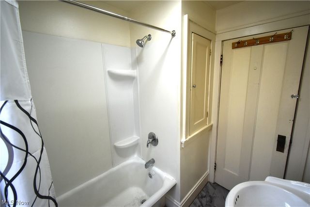 3885 W 135th Street, Cleveland, OH 44111