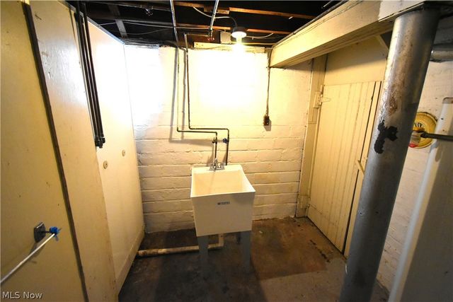 3885 W 135th Street, Cleveland, OH 44111