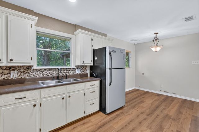 387 Avenue D, Point, TX 75472